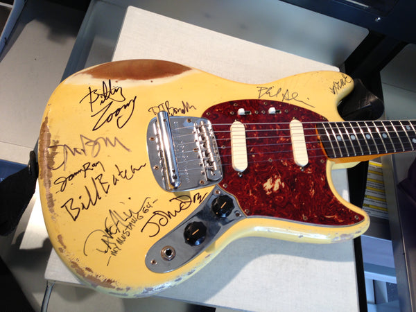 Fender Mustang Custom Shop 2013 Aged White Blonde (Dave Alvin 1964) signed by The Blasters, X, Knitters